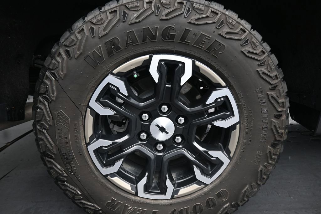 Used 2025 Chevrolet Silverado 1500 LT w/ Protection Package AWD/4WD image 10