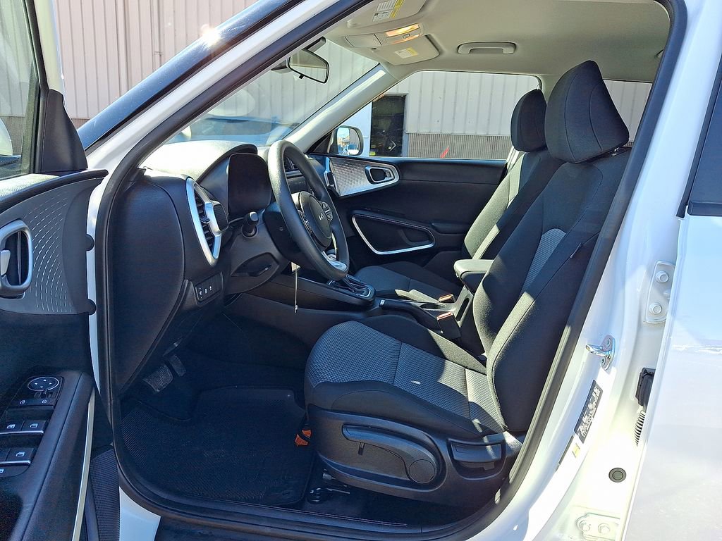 Certified 2025 Kia Soul LX image 3