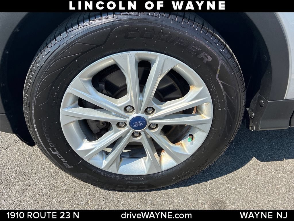 Used 2018 Ford Escape SE w/ SE Sync 3 Package AWD/4WD image 24
