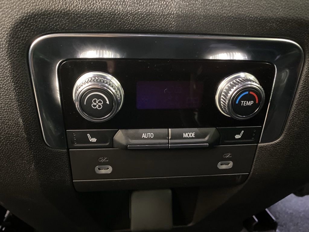Used 2024 GMC Yukon AT4 AWD/4WD image 32