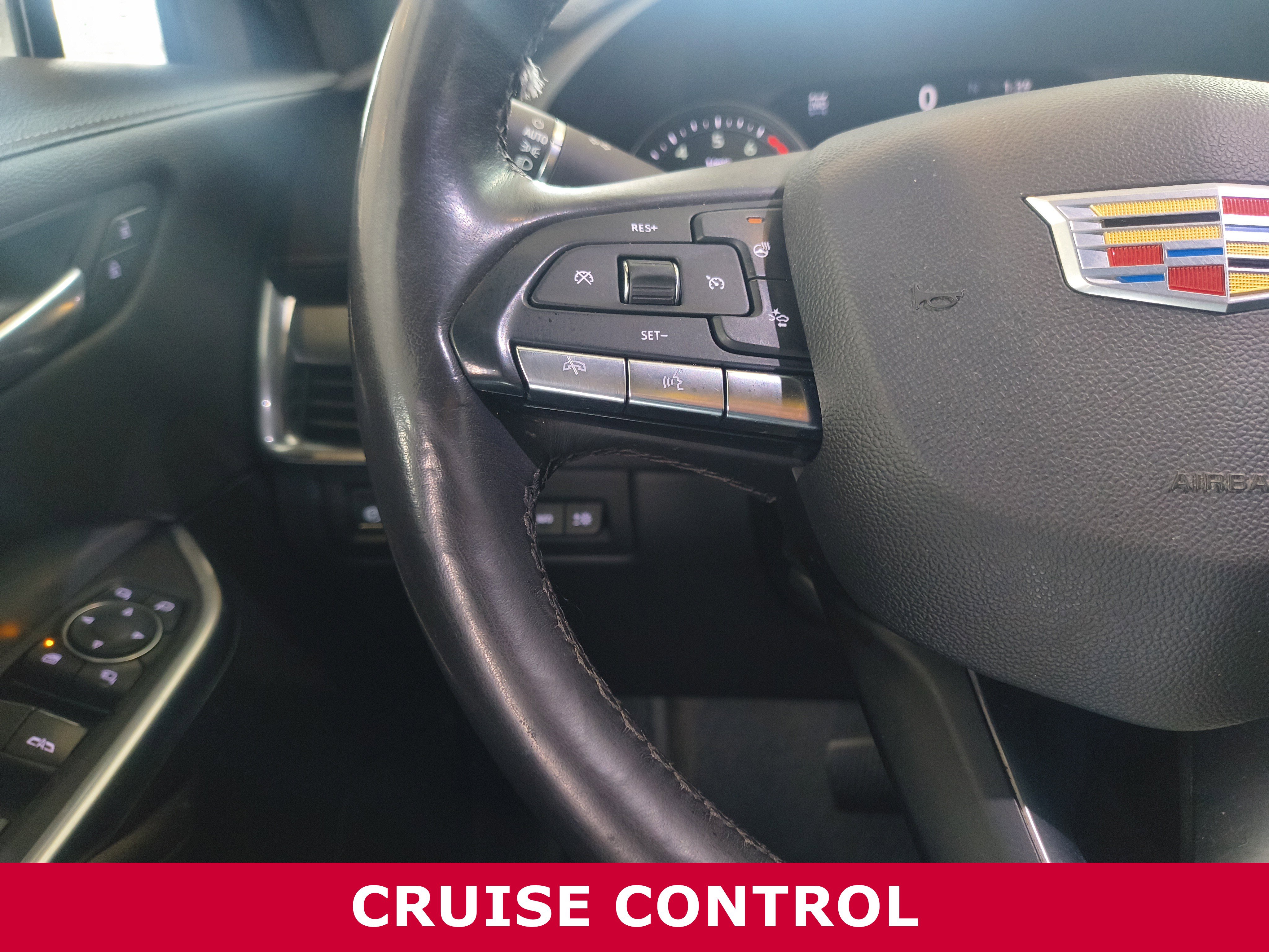 Used 2020 Cadillac XT4 Premium Luxury w/ Technology Package image 11