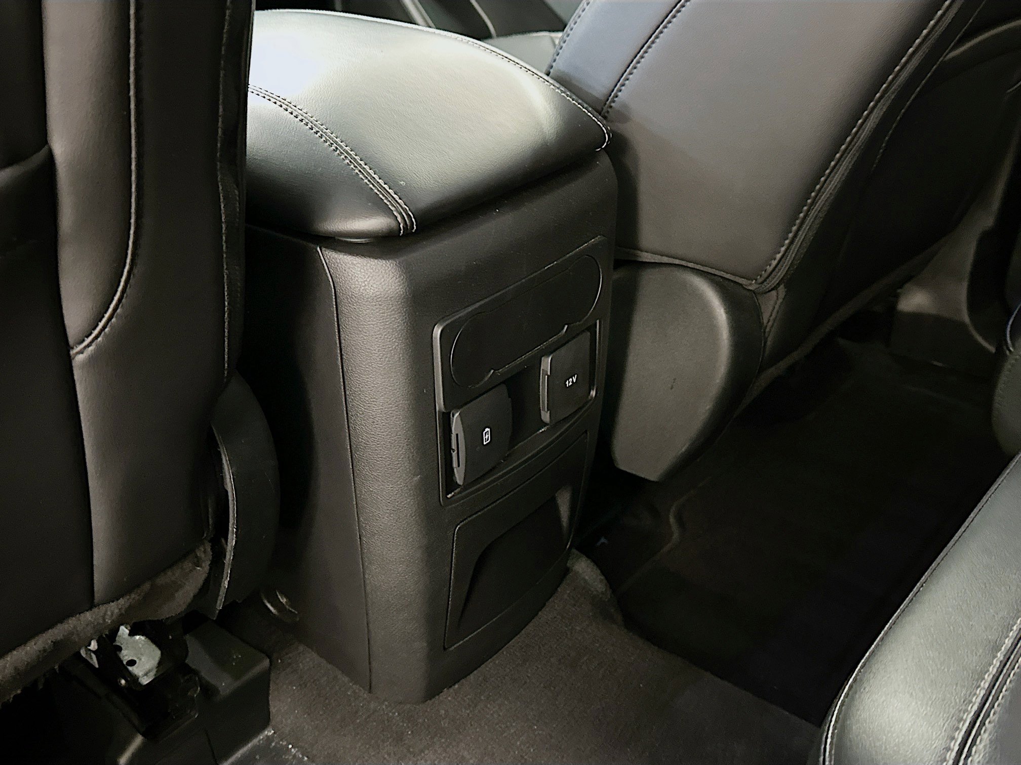 Used 2023 Ford Explorer XLT w/ Equipment Group 202A image 28