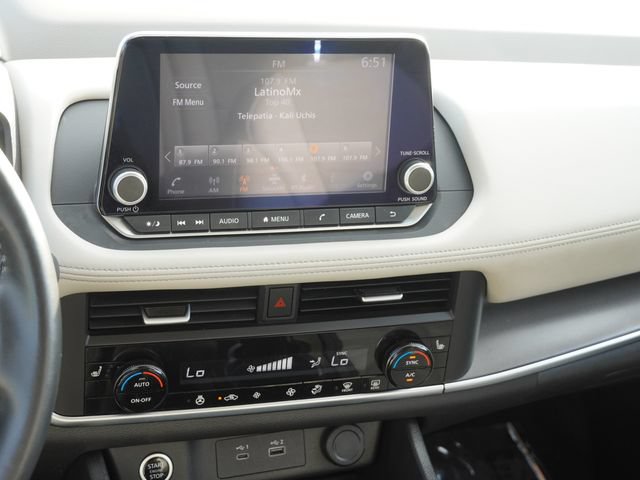 Used 2023 Nissan Rogue SV w/ SV Premium B Package FWD image 16