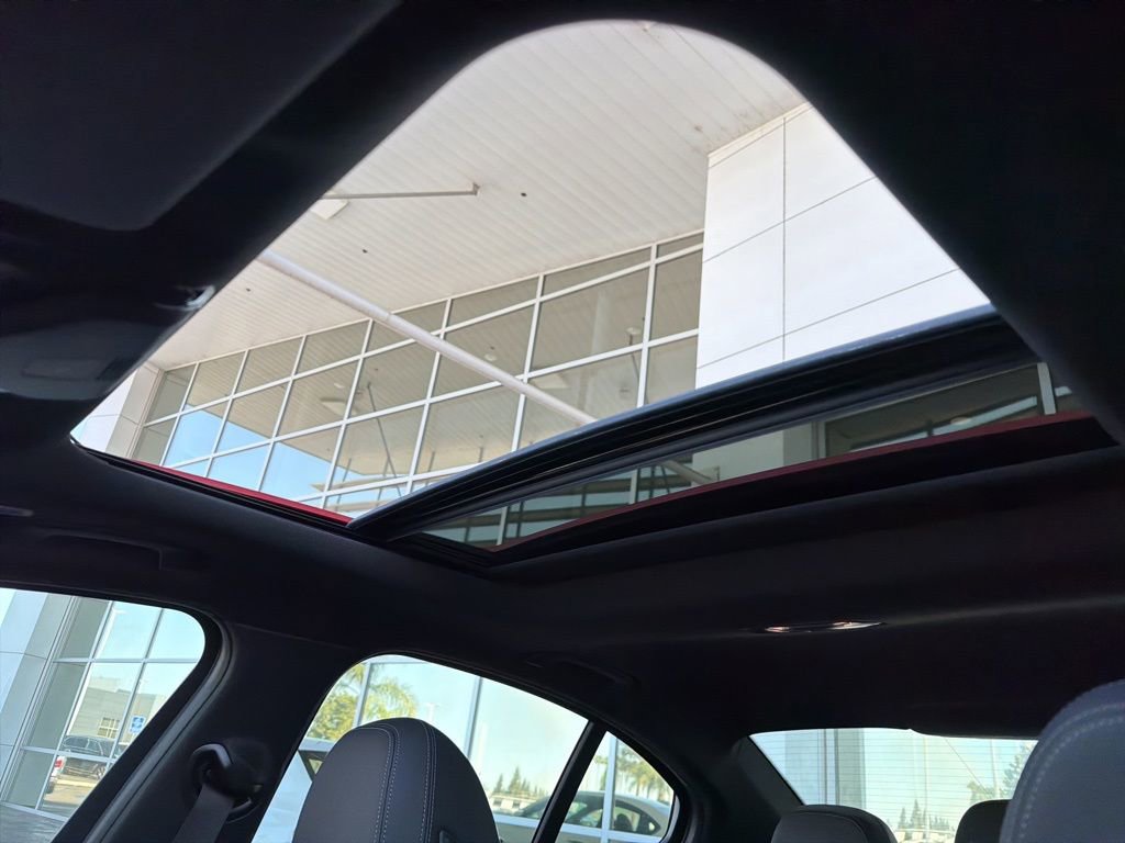 New 2026 BMW 330i Sedan w/ M Sport Package image 10