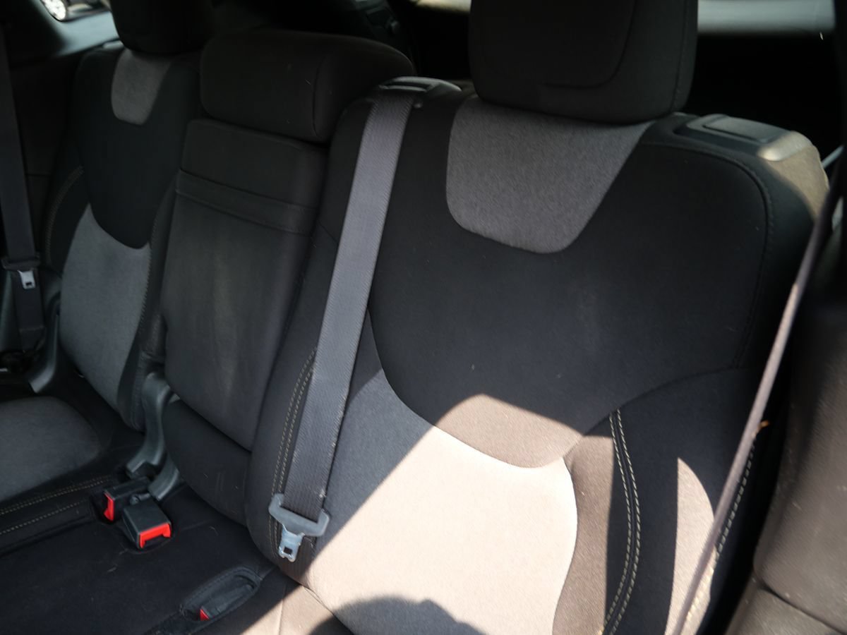 Used 2016 Jeep Cherokee Sport w/ Cold Weather Group AWD/4WD image 25
