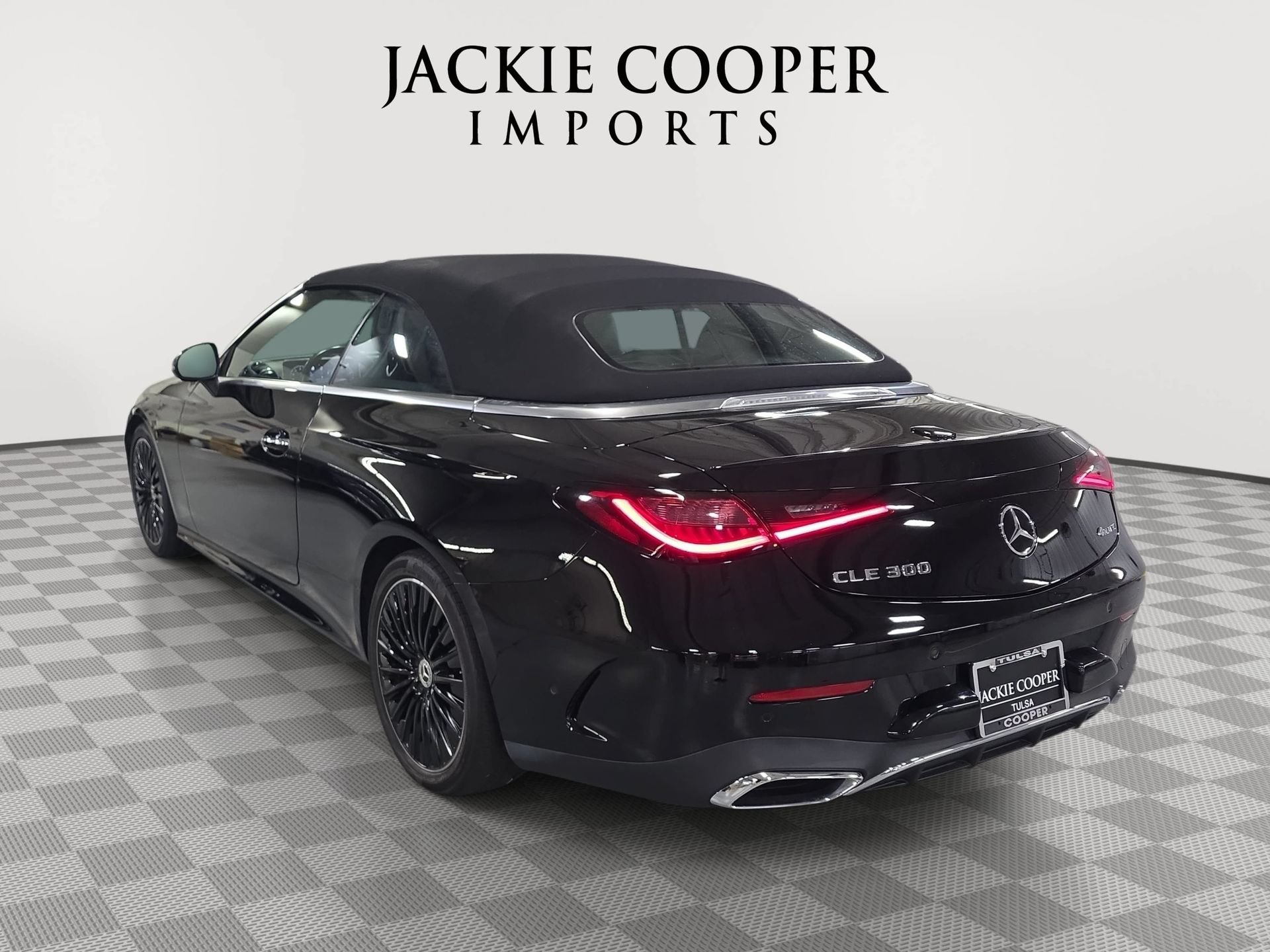 Used 2025 Mercedes-Benz CLE 300 4MATIC Cabriolet image 7