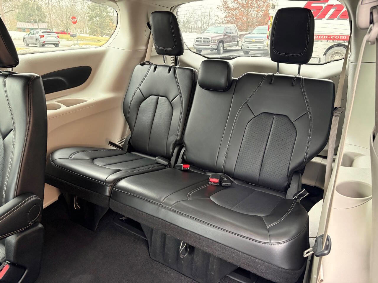 Used 2024 Chrysler Pacifica Touring-L image 13