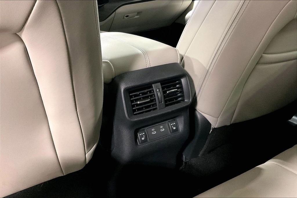 Used 2025 Nissan Murano Platinum w/ Cargo Package image 32