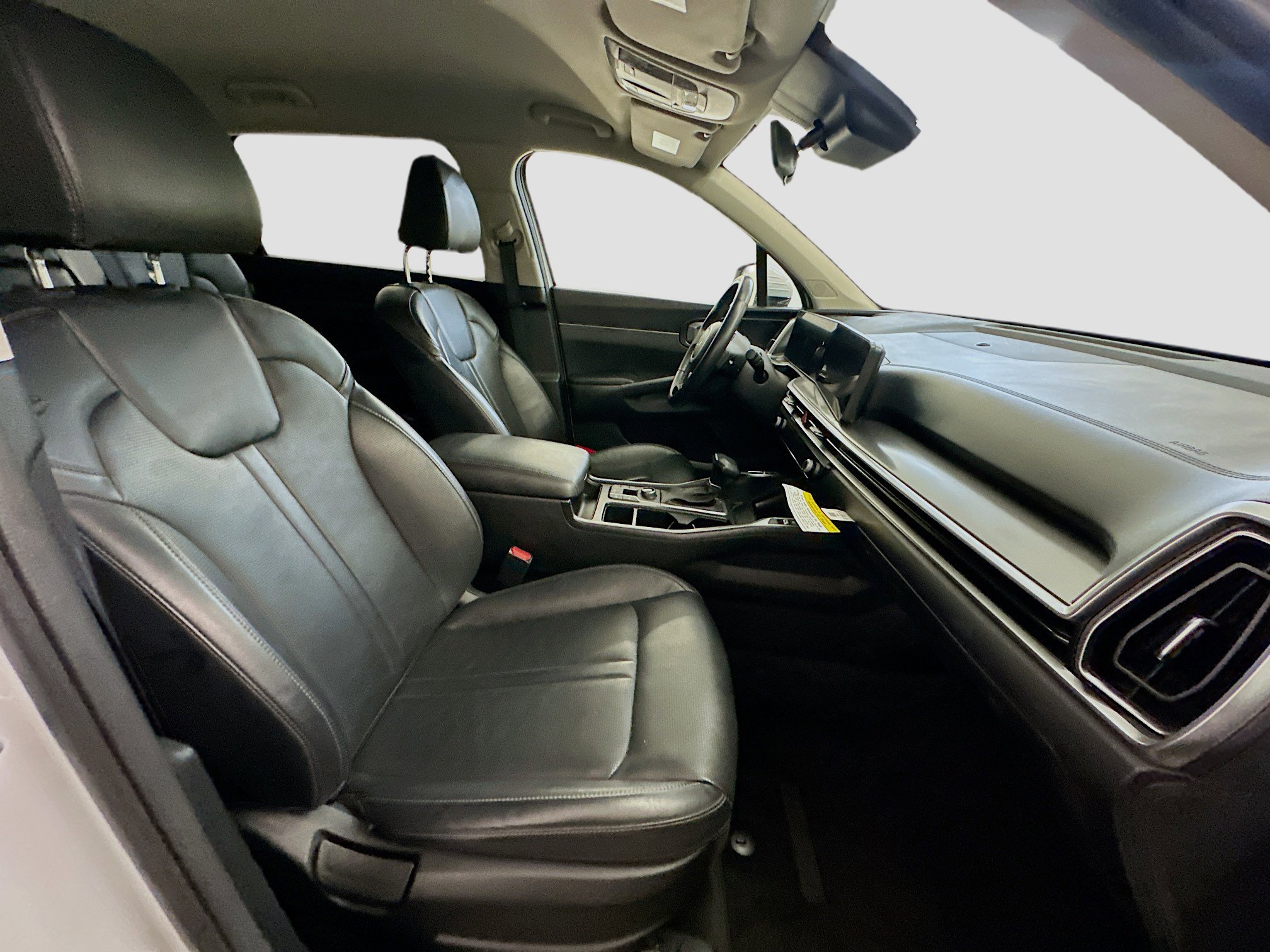 Used 2024 Kia Sorento S image 33