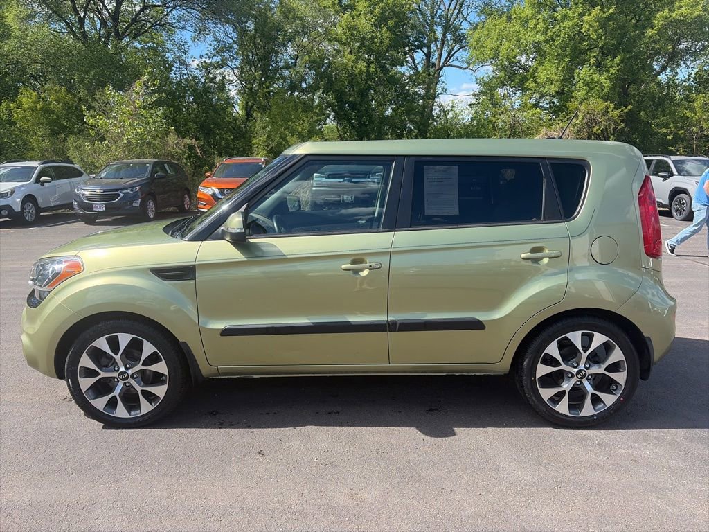 Used 2013 Kia Soul ! w/ Premium Pkg FWD image 3