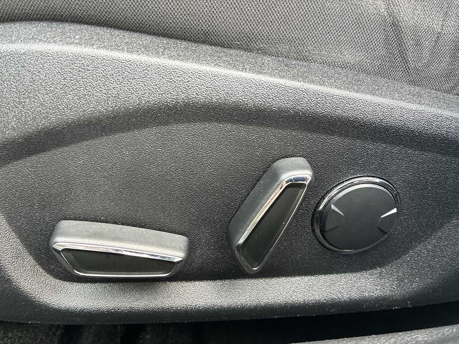 Used 2018 Ford Fusion SE FWD image 14