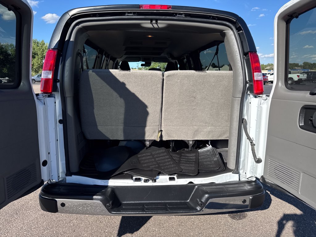 Used 2025 Chevrolet Express 3500 LT w/ LT Preferred Equipment Group RWD image 23