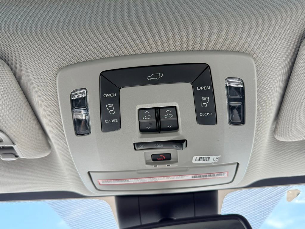 Used 2022 Toyota Sienna XLE w/ XLE Plus Package FWD image 41