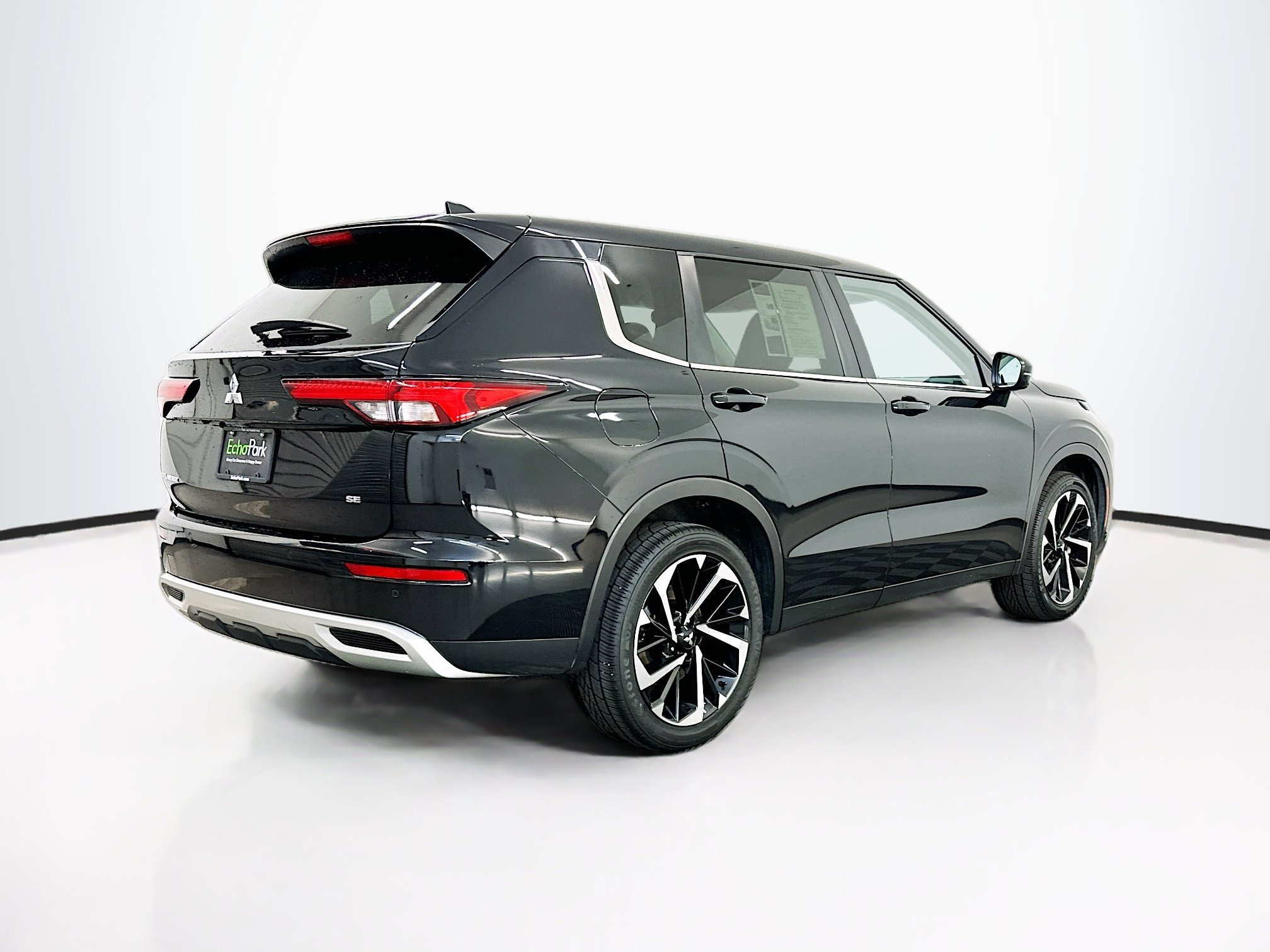Used 2024 Mitsubishi Outlander SE AWD/4WD image 9