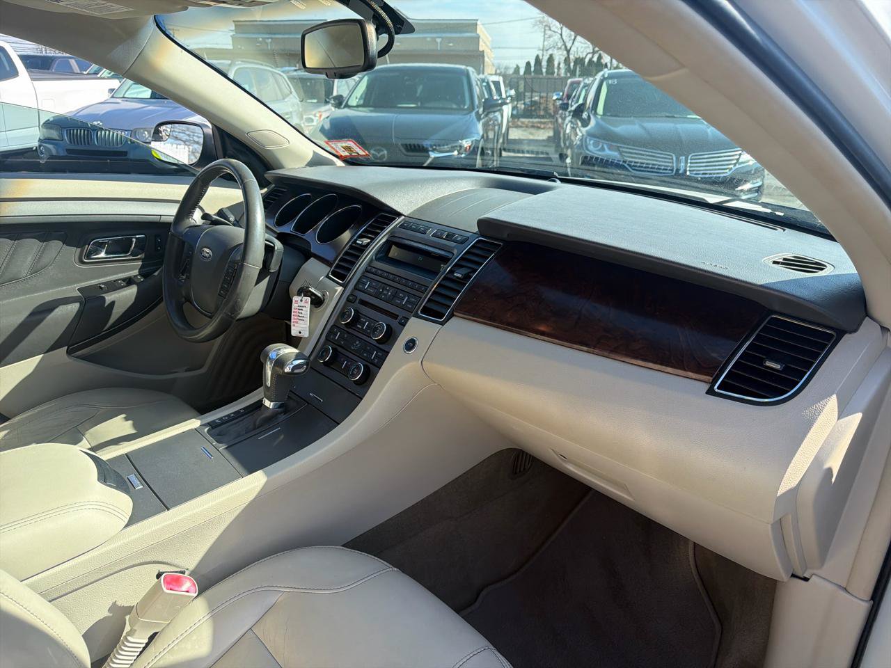 Used 2012 Ford Taurus SEL FWD image 17