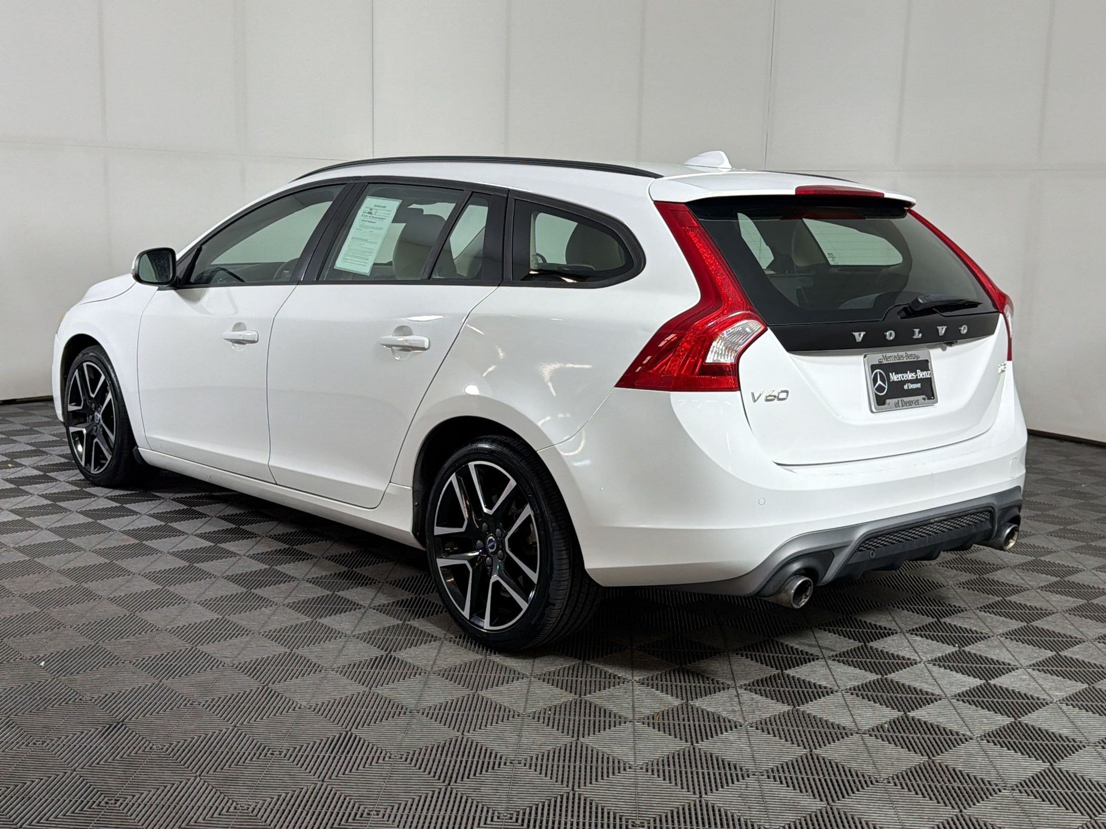 Used 2018 Volvo V60 T5 Dynamic w/ Vision Package FWD image 3