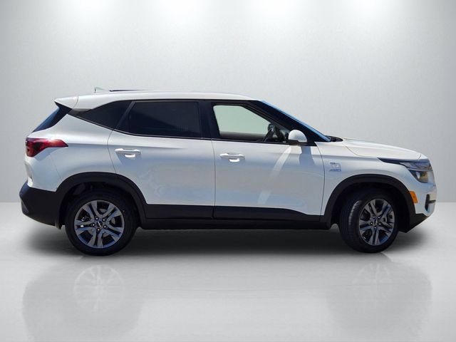 Used 2023 Kia Seltos LX AWD/4WD image 3