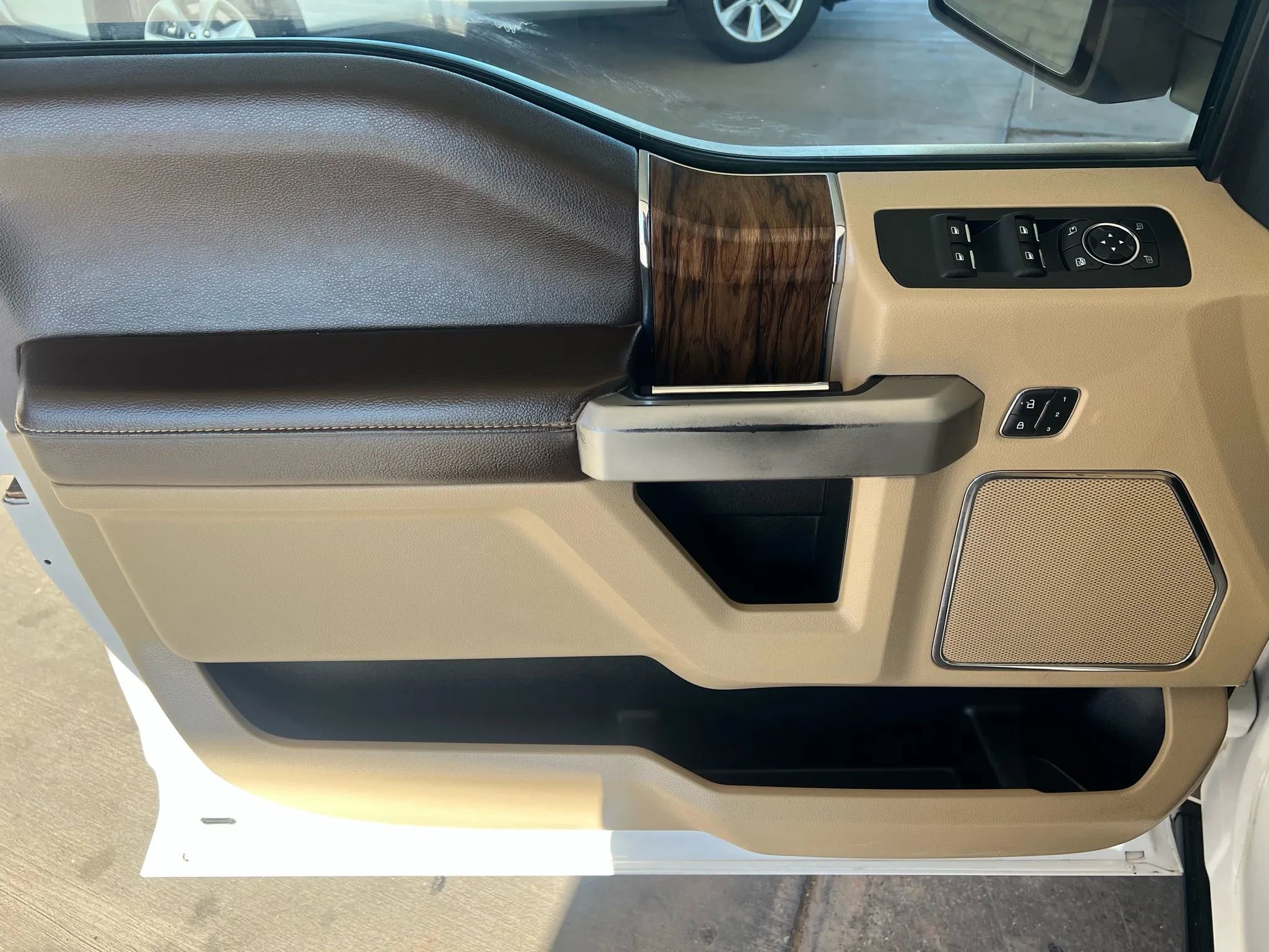 Used 2018 Ford F150 Lariat w/ Equipment Group 502A Luxury image 9