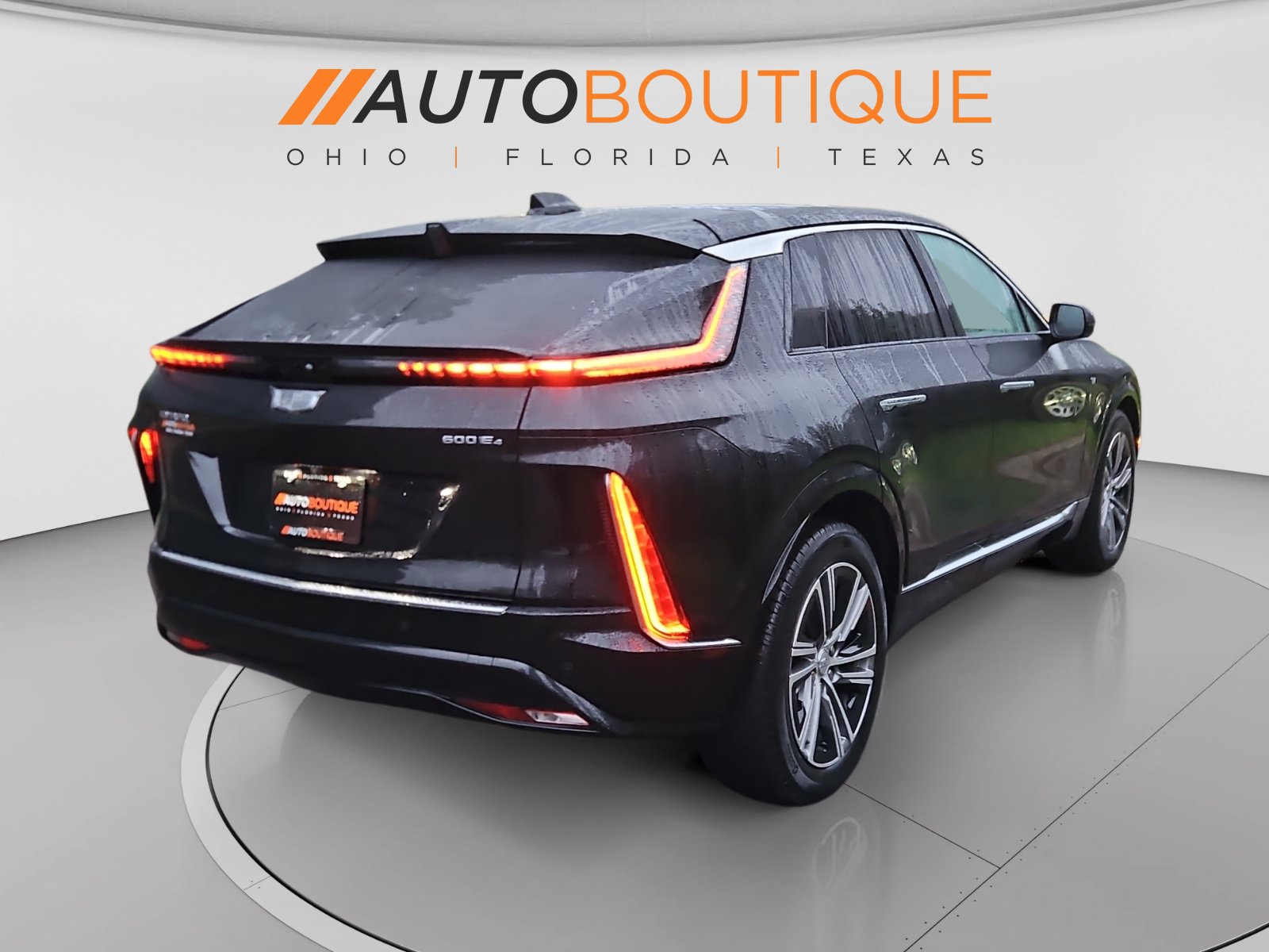 Used 2024 Cadillac Lyriq Luxury w/ LPO, Floor Liner Package AWD/4WD image 5