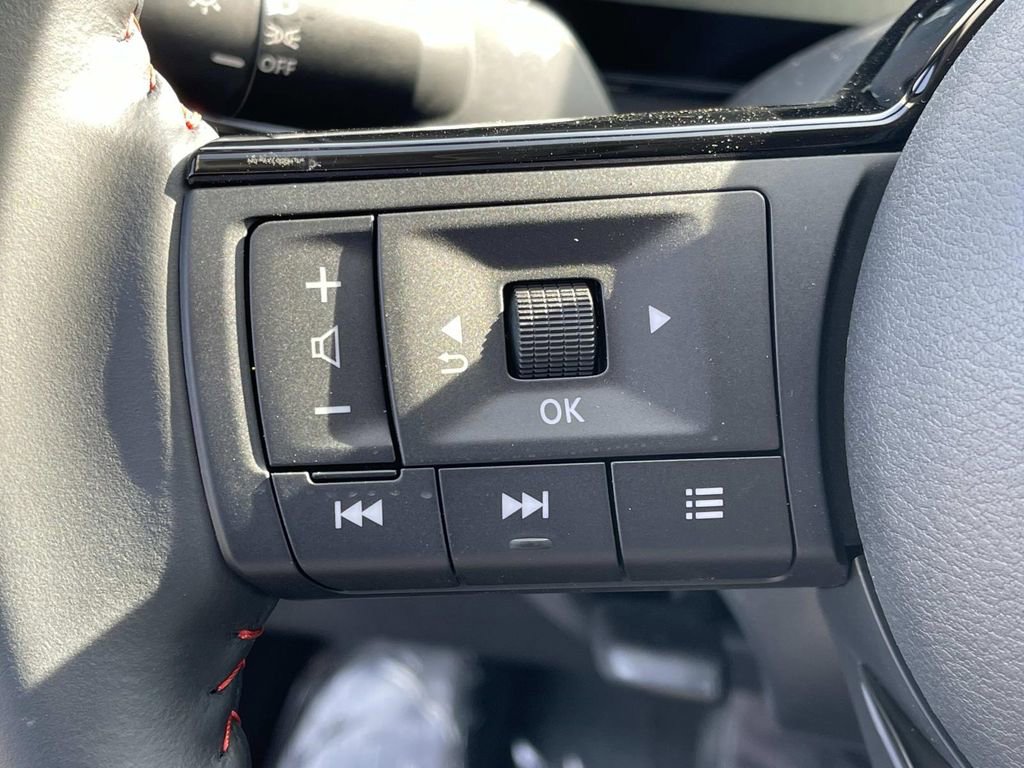 New 2026 Nissan Kicks SR w/ Cold Weather Package FWD image 30
