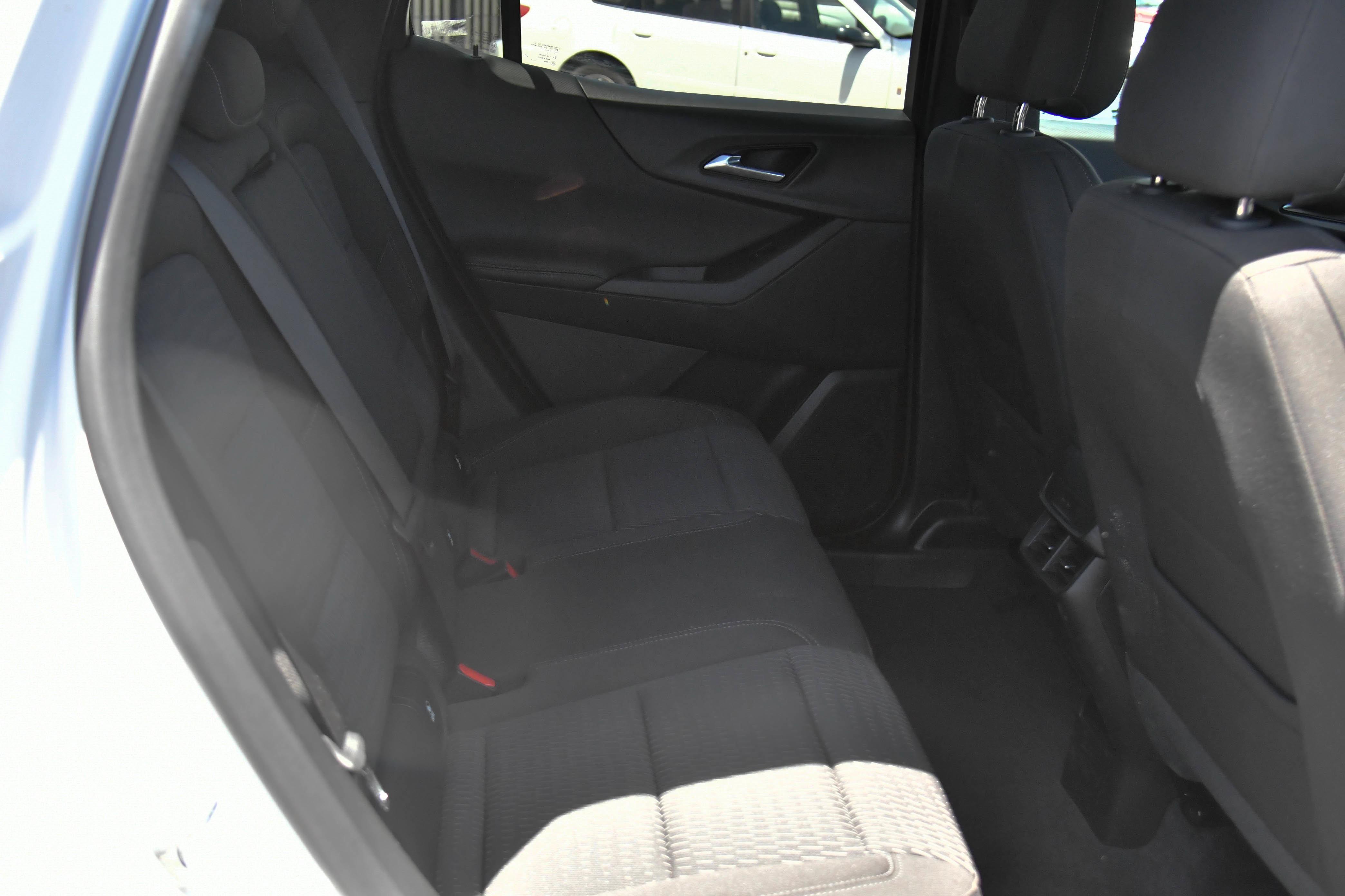 Used 2025 Chevrolet Equinox LT FWD image 43