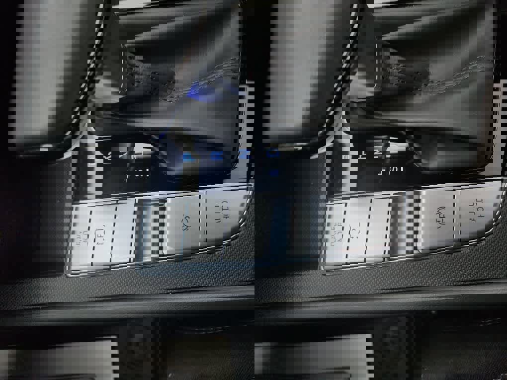 Used 2024 Hyundai Elantra SEL w/ Convenience Package image 23