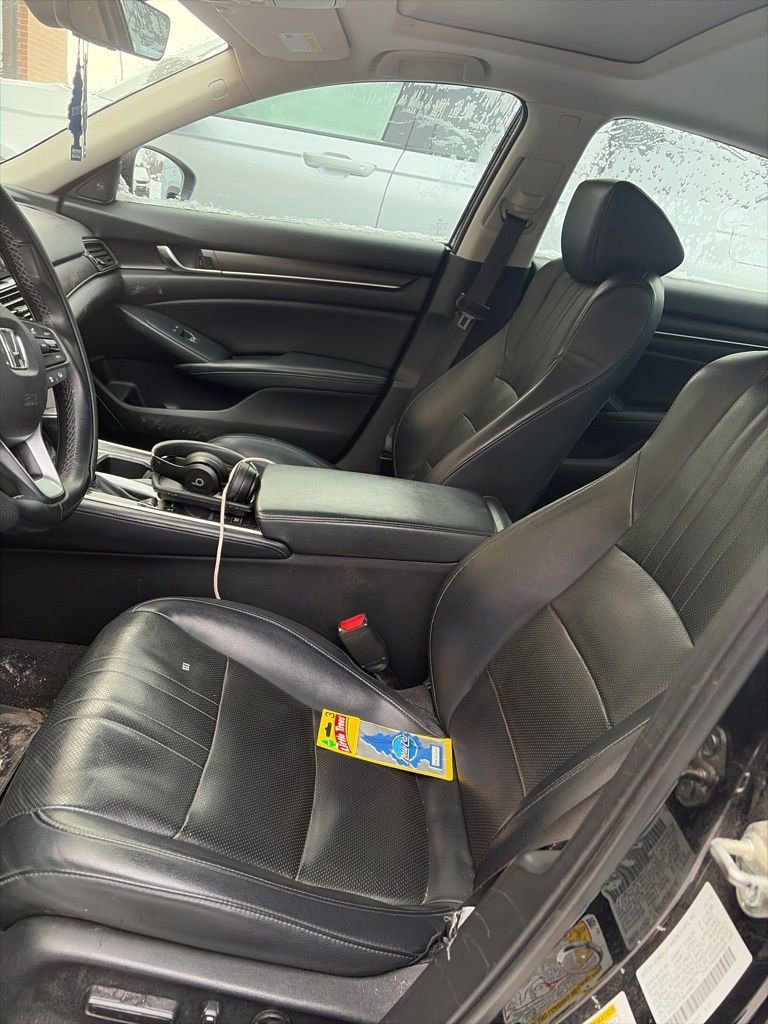 Used 2018 Honda Accord Touring image 8