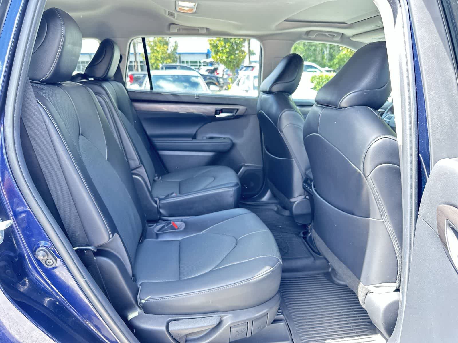Used 2022 Toyota Highlander Limited FWD image 15