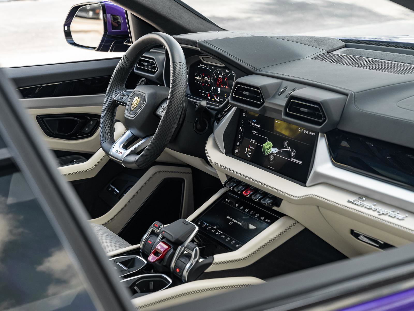 Used 2025 Lamborghini Urus SE image 12