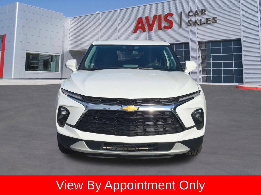 Used 2025 Chevrolet Blazer LT FWD image 2