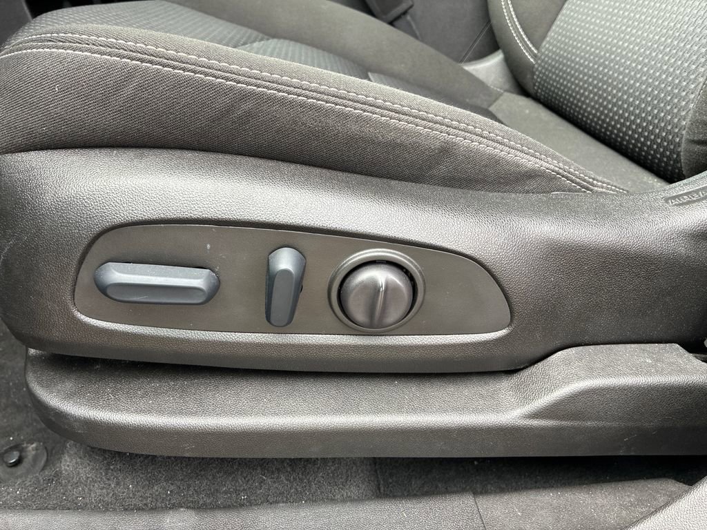 Used 2022 GMC Terrain SLE w/ Driver Convenience Package image 11