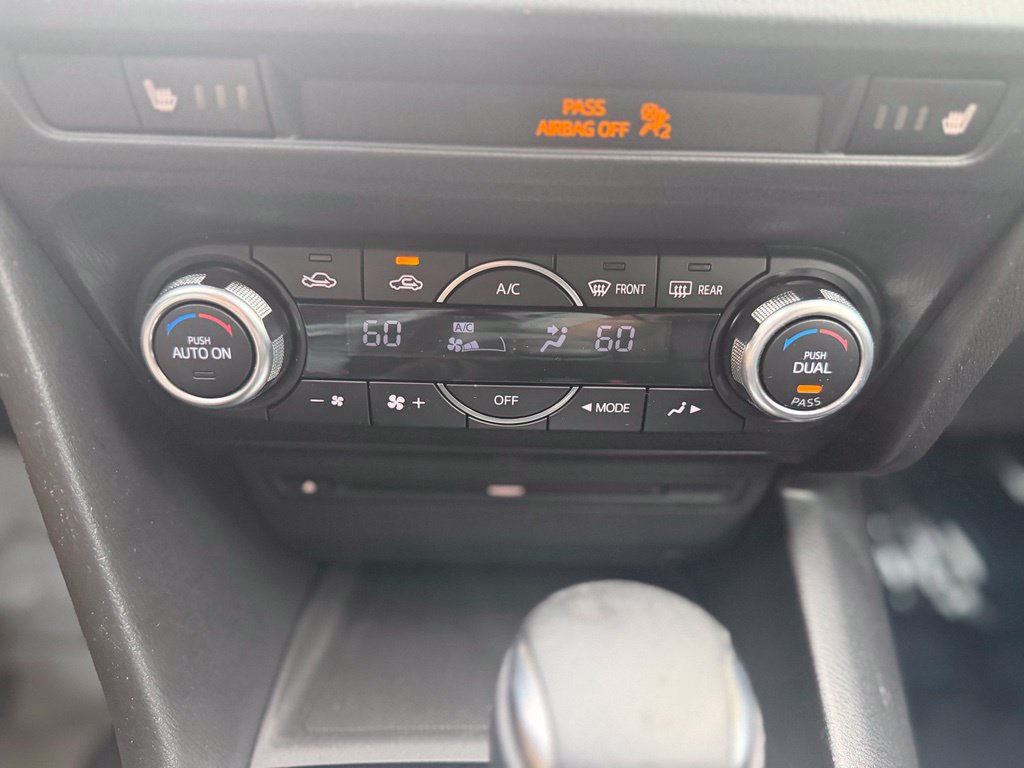 Used 2014 MAZDA MAZDA3 s Touring FWD image 25