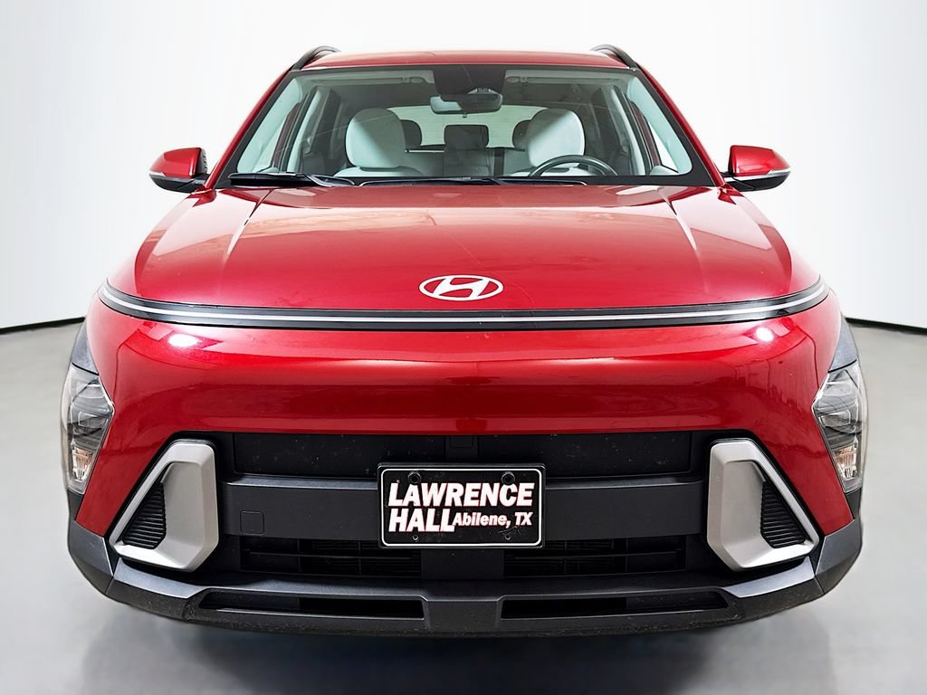 Used 2025 Hyundai Kona SEL FWD image 2