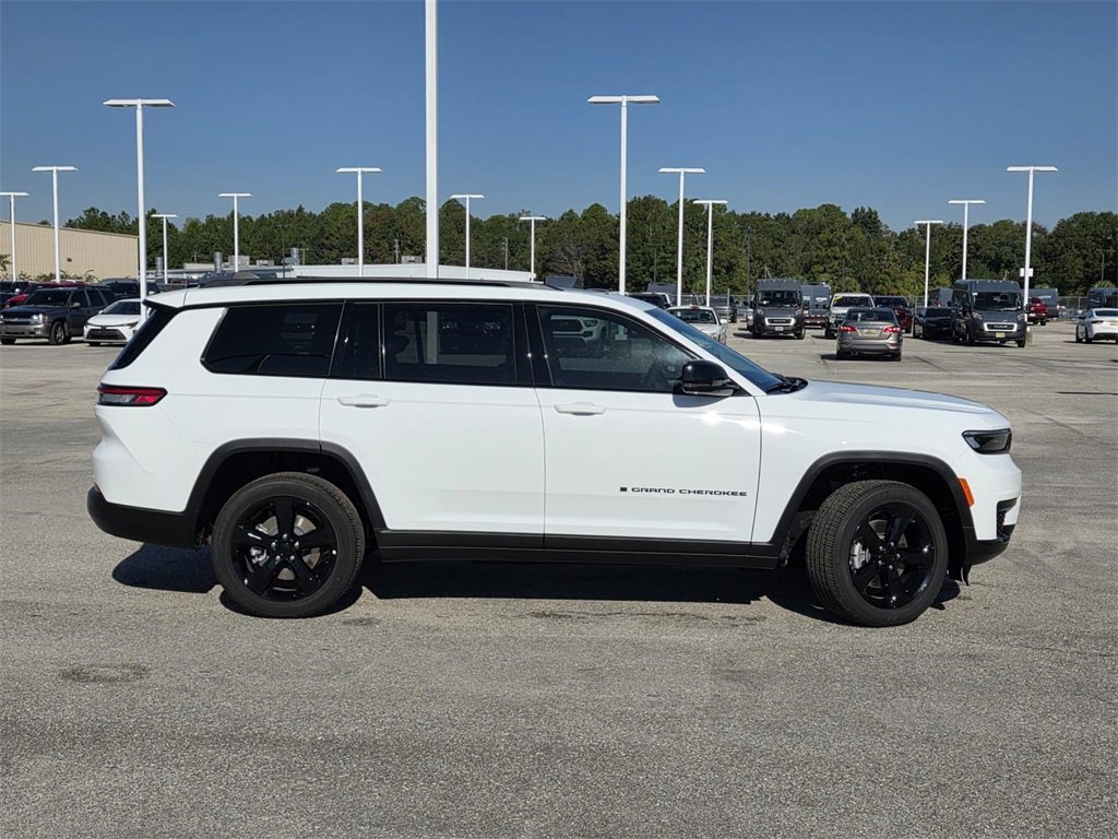 New 2025 Jeep Grand Cherokee L Altitude image 35