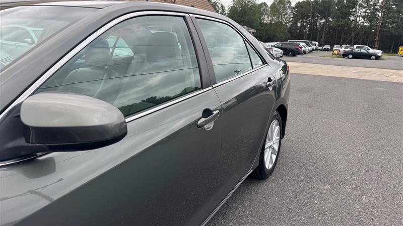 Used 2012 Toyota Camry XLE w/ Leather Pkg FWD image 11