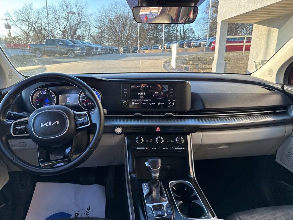 Used 2024 Kia Carnival LX image 12