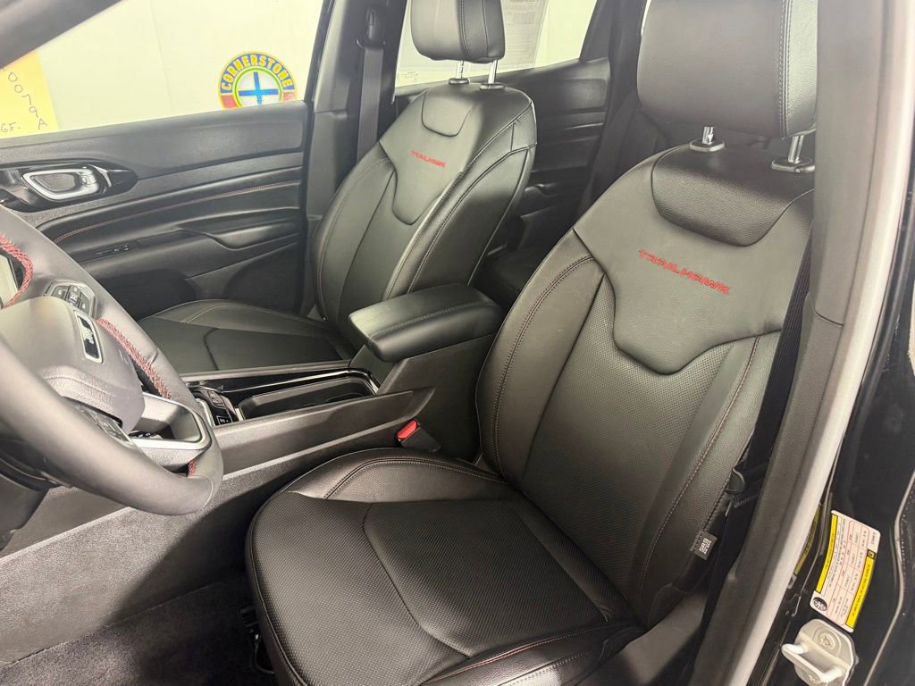 Used 2025 Jeep Compass Trailhawk w/ Trailhawk Elite Group AWD/4WD image 10