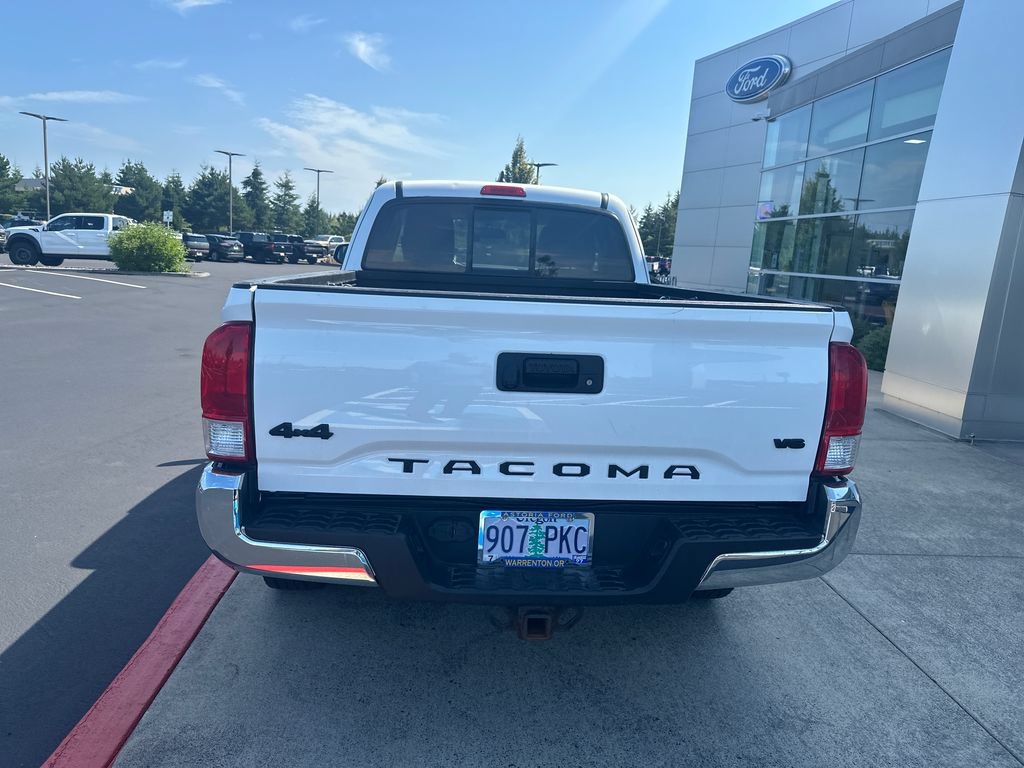 Used 2016 Toyota Tacoma SR5 w/ SR5 Appearance Package (SN) AWD/4WD image 3