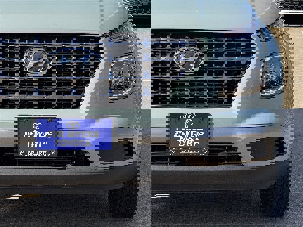 Used 2025 Hyundai Venue SEL image 4