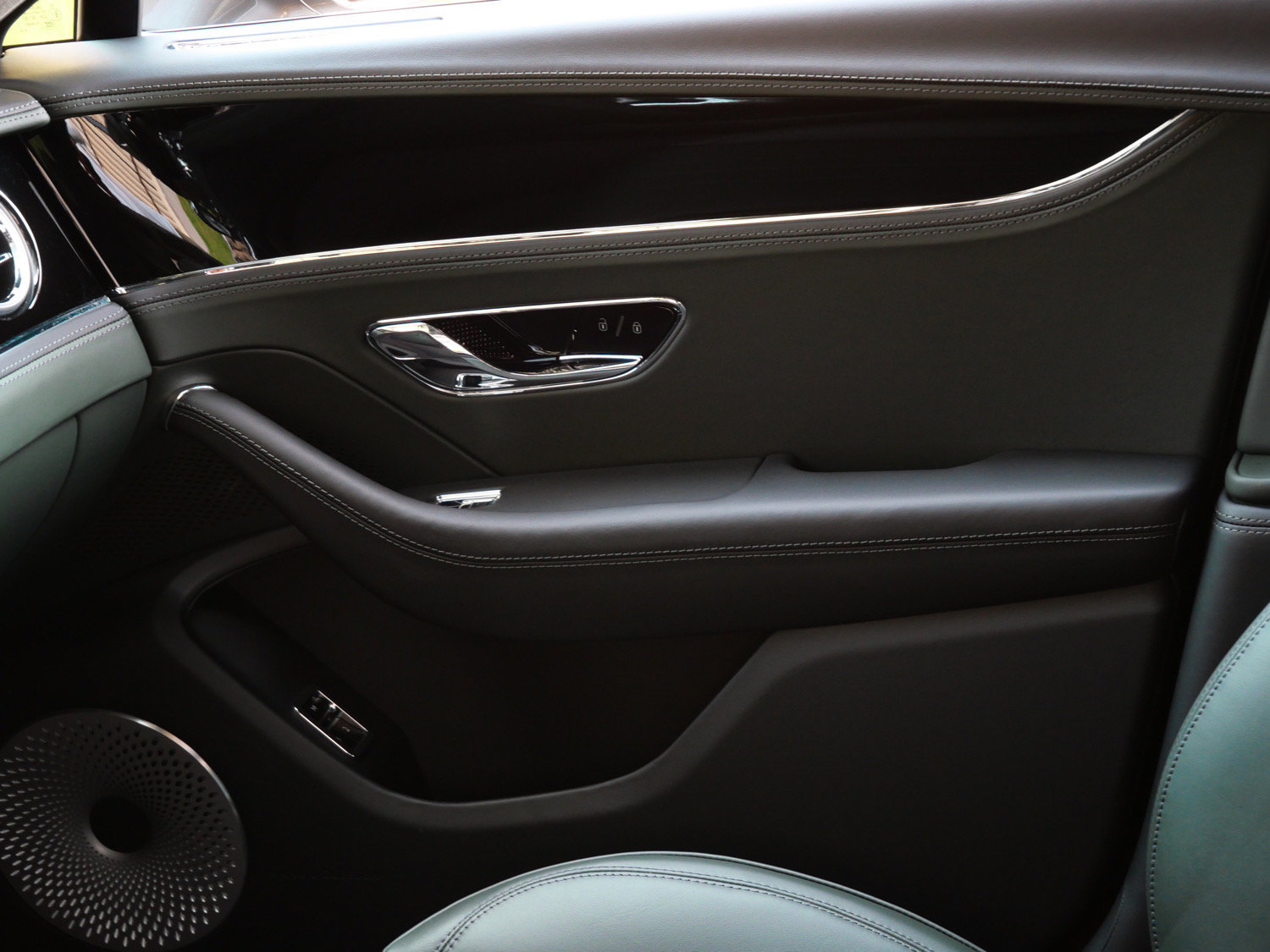 New 2026 Bentley Flying Spur V8 AWD/4WD image 11