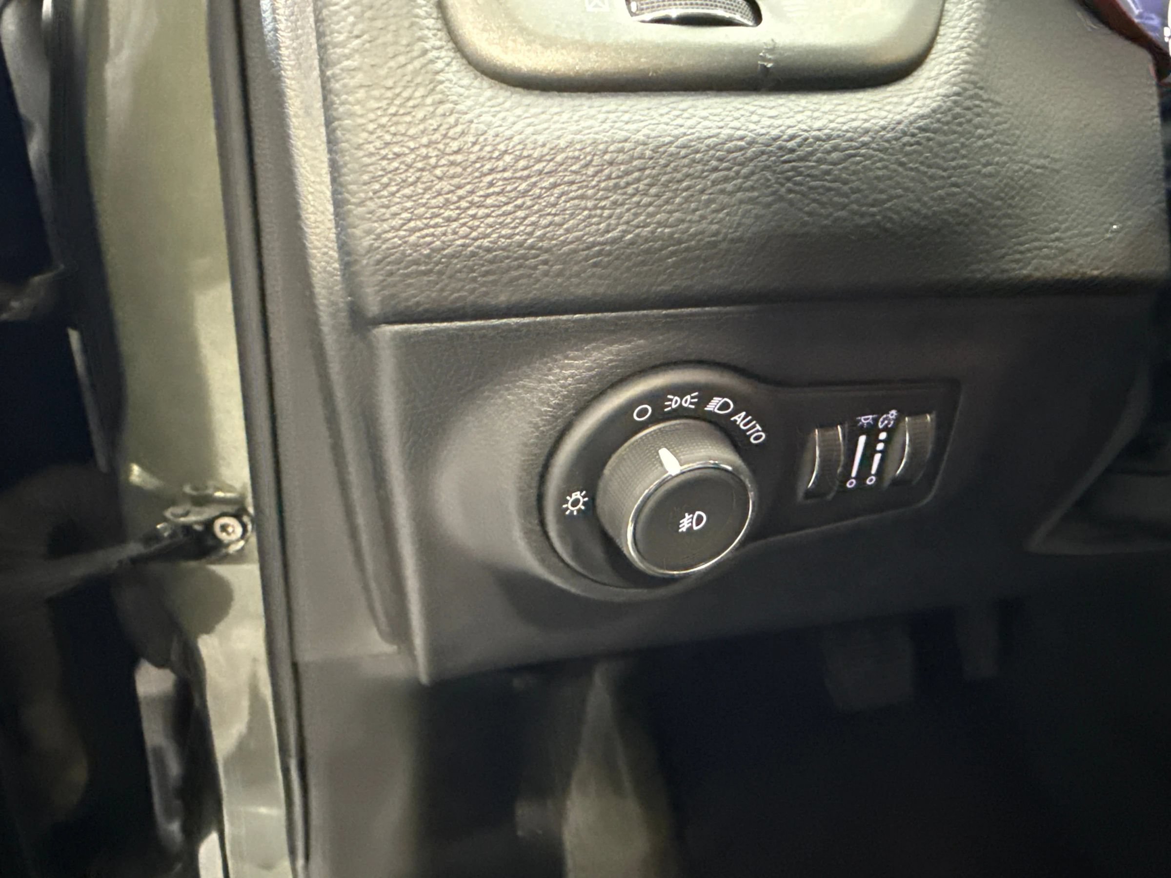 Used 2019 Jeep Compass Trailhawk w/ Cold Weather Group AWD/4WD image 20
