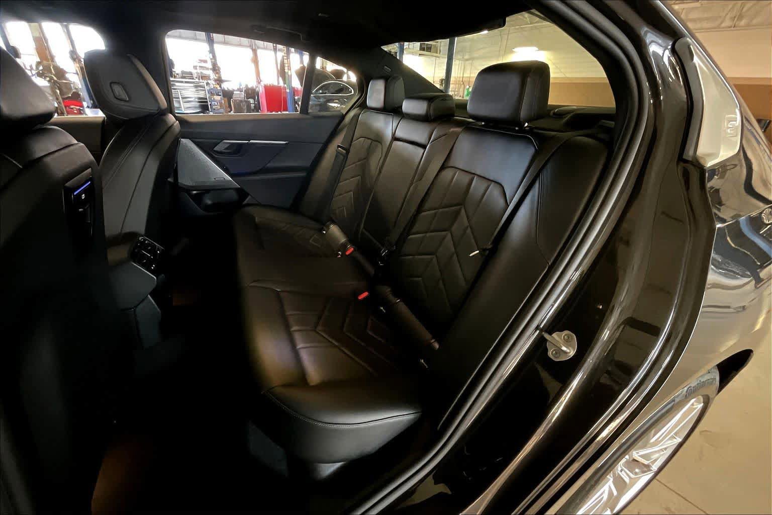 Certified 2025 BMW 530i image 19