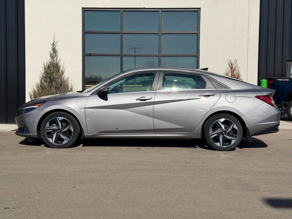 Used 2023 Hyundai Elantra Limited image 2