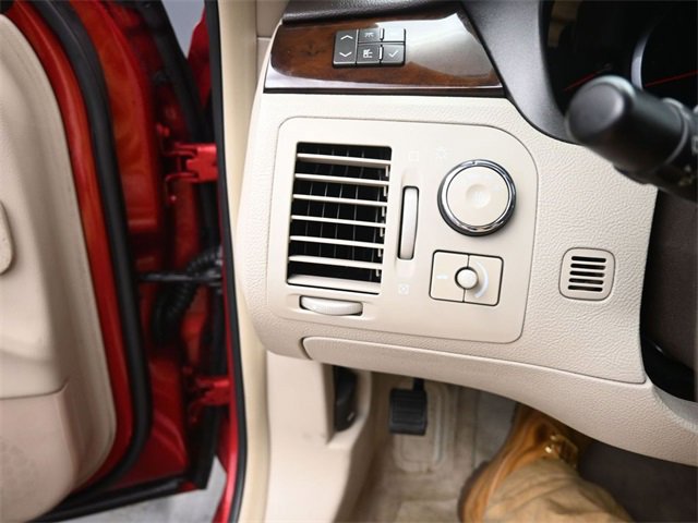 Used 2009 Cadillac DTS image 33