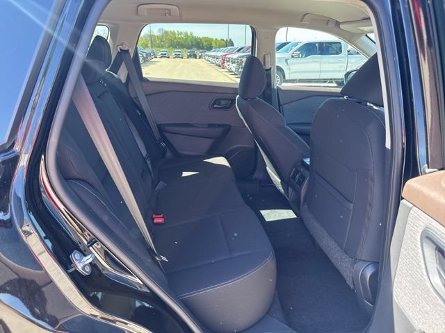 Used 2023 Nissan Rogue S AWD/4WD image 12