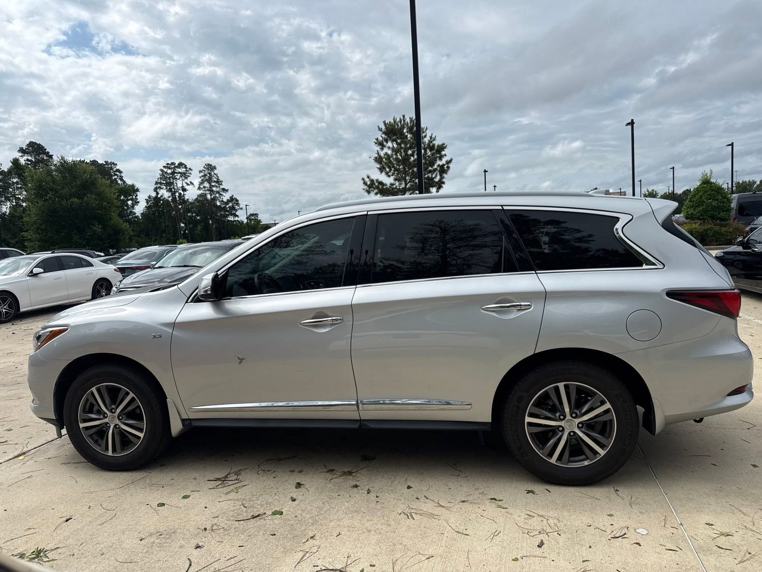 Used 2020 INFINITI QX60 Luxe w/ Essential Package FWD image 7