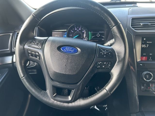 Used 2018 Ford Explorer XLT w/ Equipment Group 202A image 18