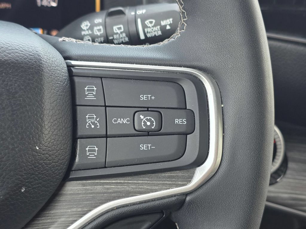 Used 2024 Jeep Wagoneer L Series II w/ Flexible Seating Group AWD/4WD image 38