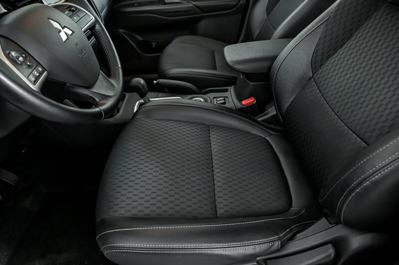 Used 2015 Mitsubishi Outlander SE AWD/4WD image 15