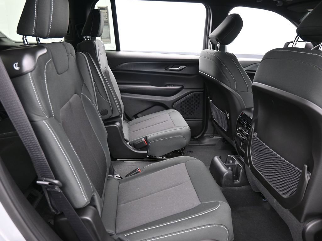 New 2026 Jeep Grand Cherokee L Laredo AWD/4WD image 17